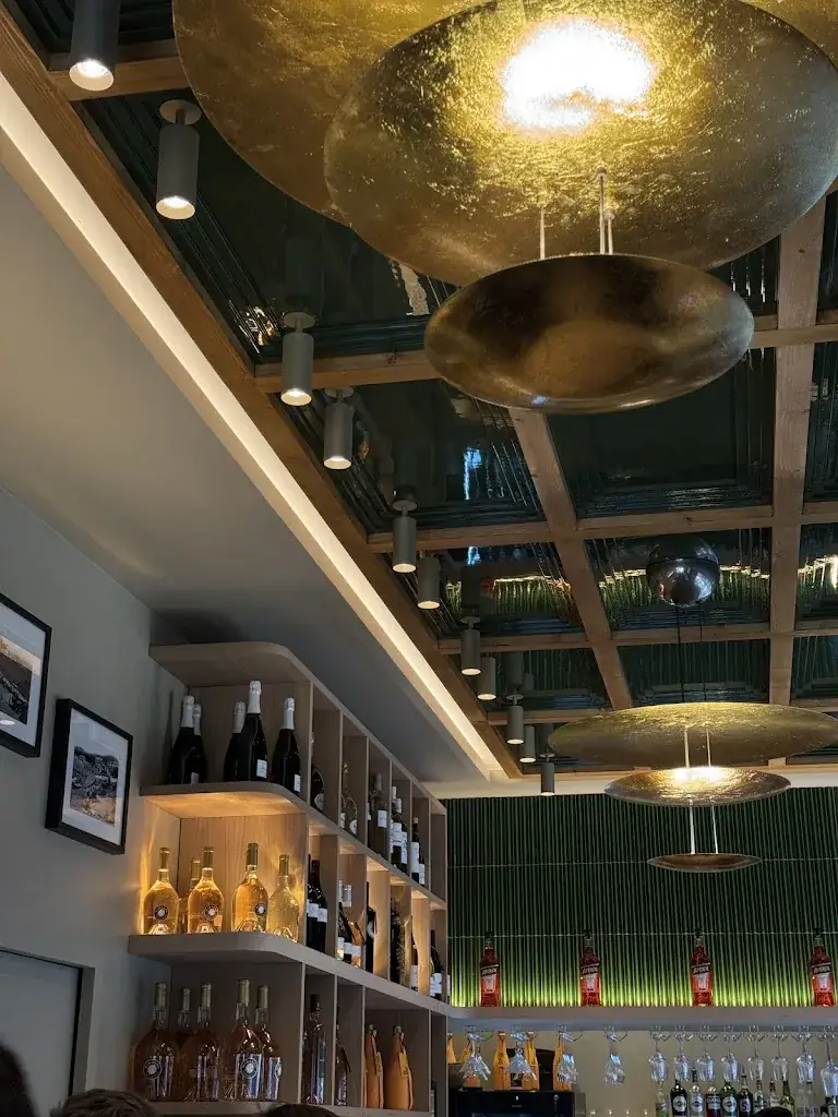 Gwenaelle Michel_Cave Parpellé_Sainte-Maxime_review