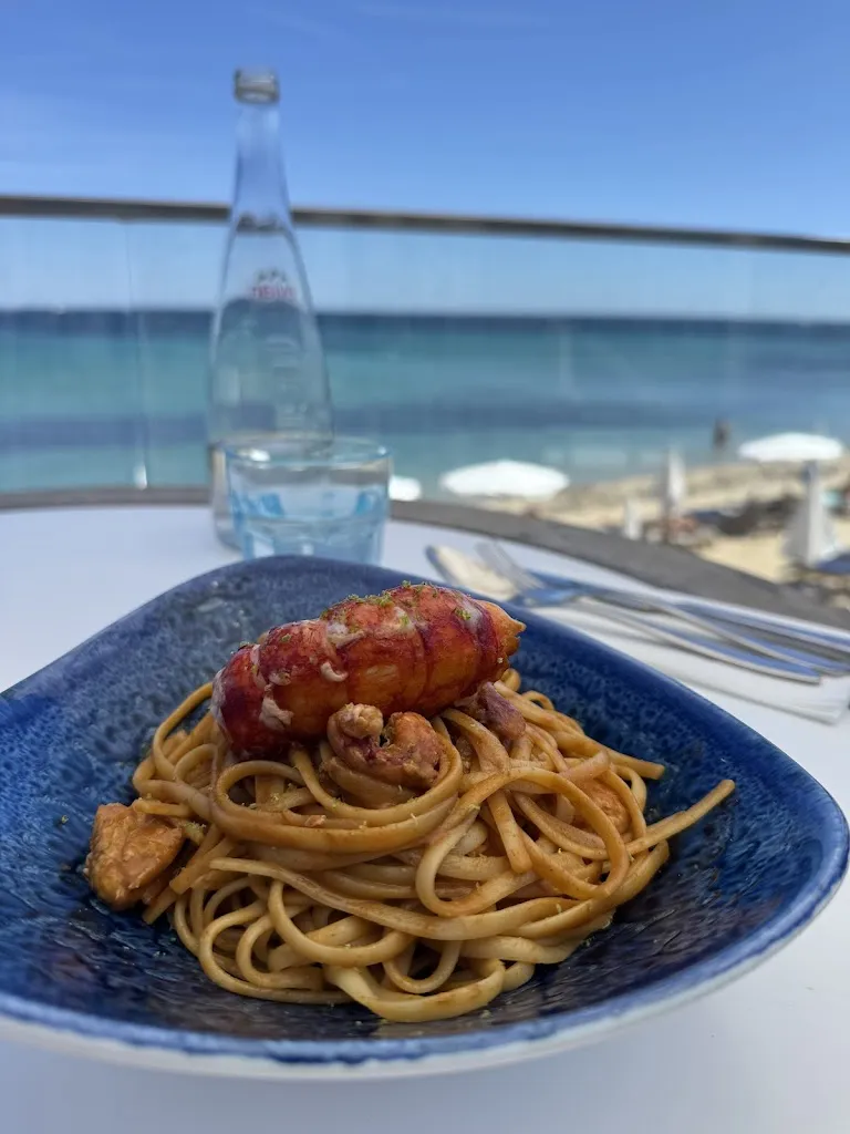 Jakob Lidauer_Eden Plage_Sainte-Maxime_reseña