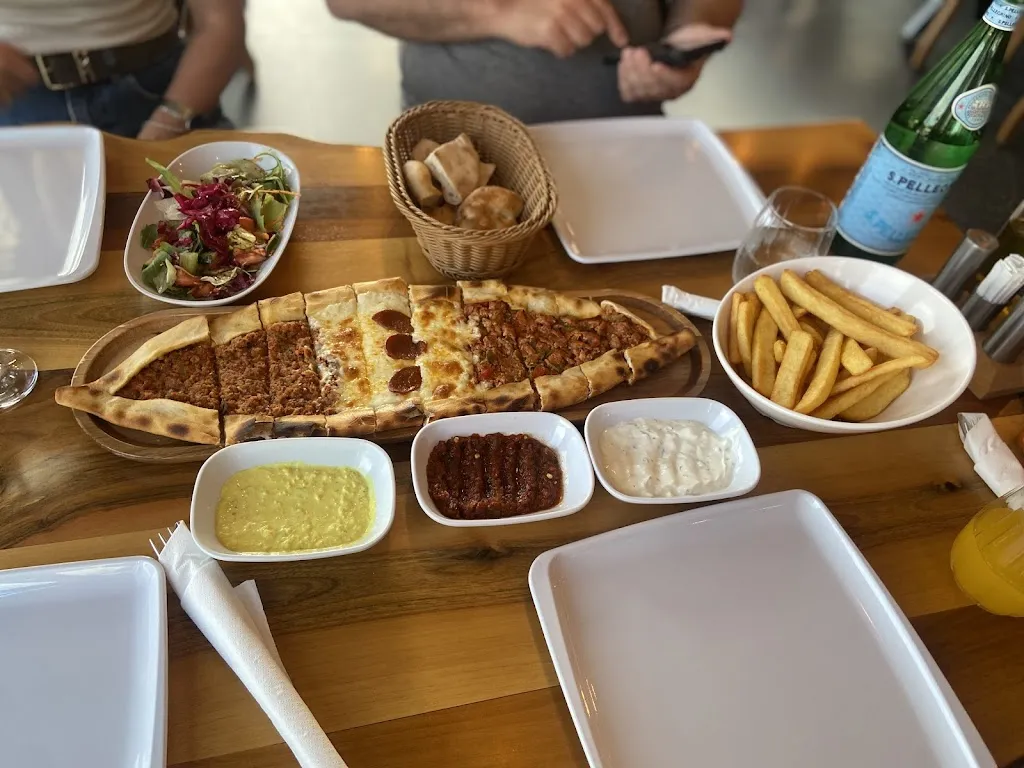 Anna Sanin_Maxim Grill_Sainte-Maxime_review