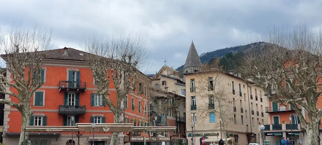 Paula Xenos_Bar Central_Sospel_review