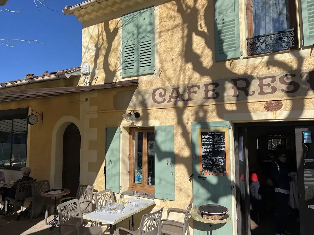 Greg Beeber_Café Restaurant des Voyageurs_Tanneron_review
