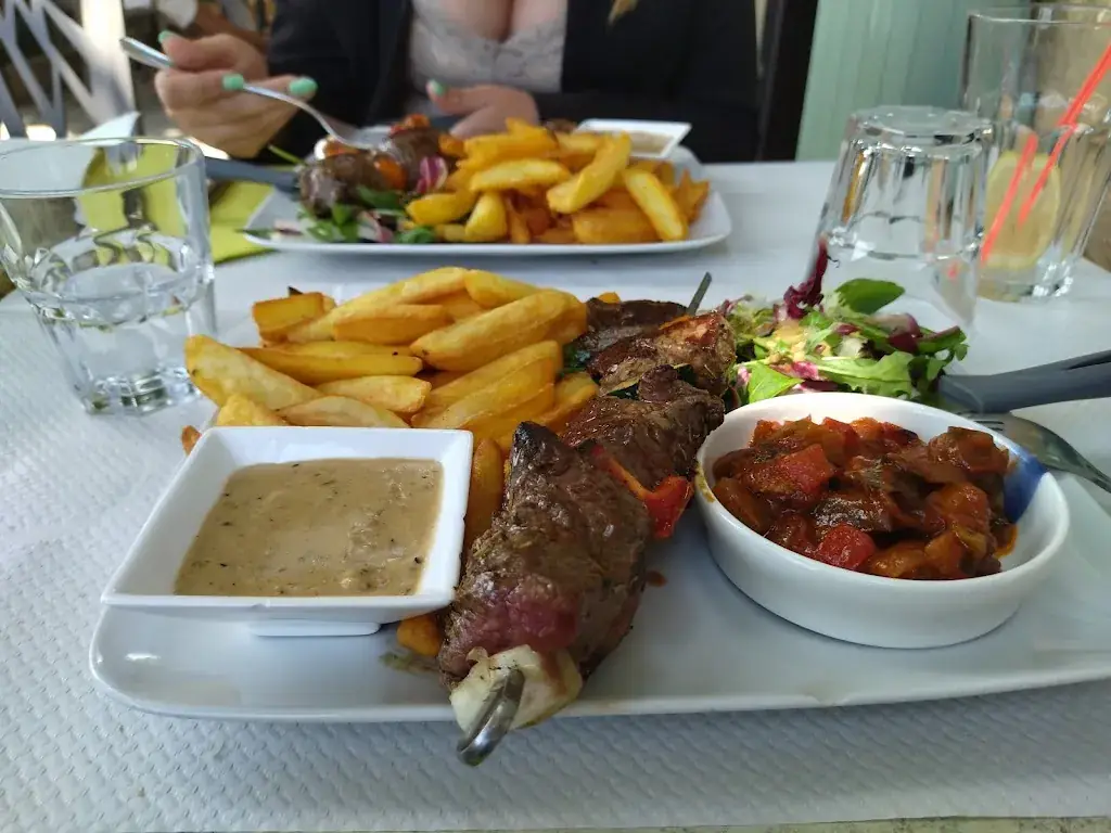 Café Restaurant des Voyageurs_Tanneron_slider_image_2