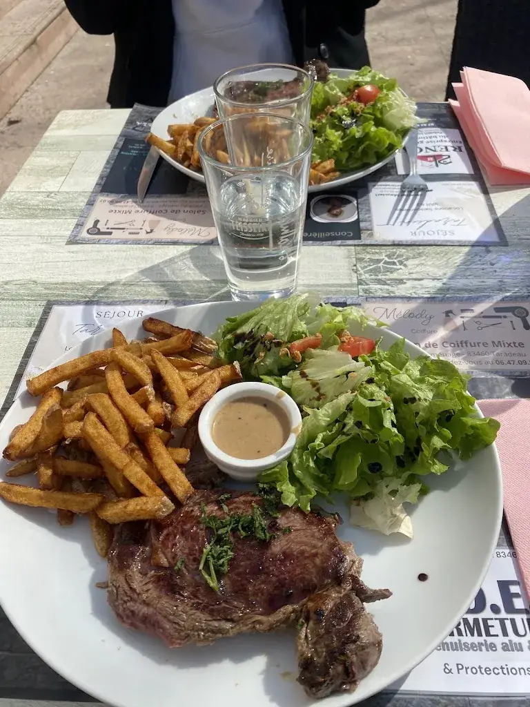 Bar de la Tour_Taradeau_slider_image_2