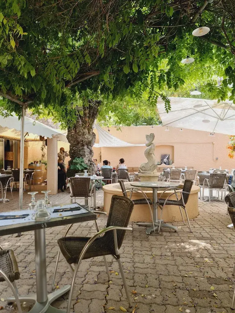 Elena Prus_La Bouteille à la Mer_Vidauban_review