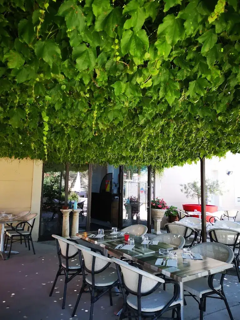 Bistrot du Roubian_Tarascon_slider_image_1