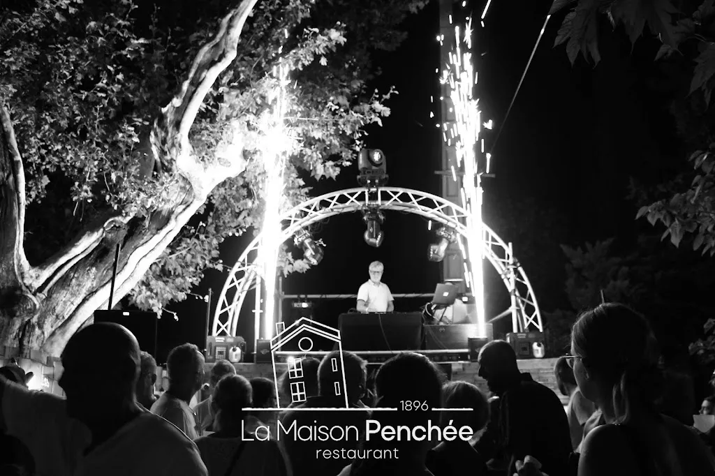 La Maison Penchée_Tarascon_slider_image_3