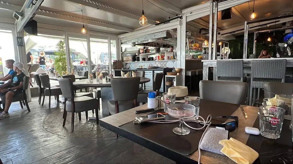 Le Mas d'Estello restaurant in Tallard