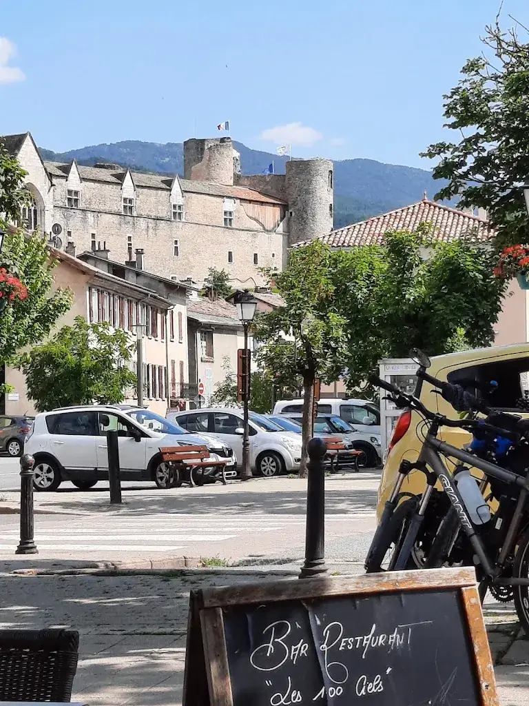 Les 100 ciels restaurant in Tallard