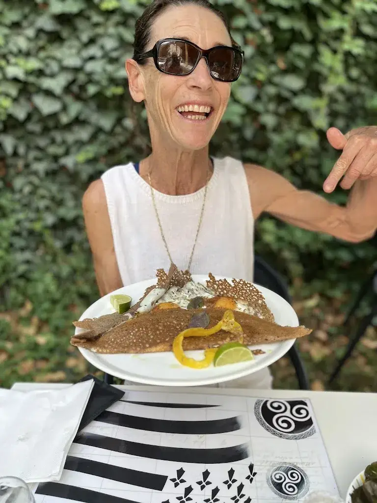 Lucinda Hamilton_Au Petit Jardin_Tallard_review