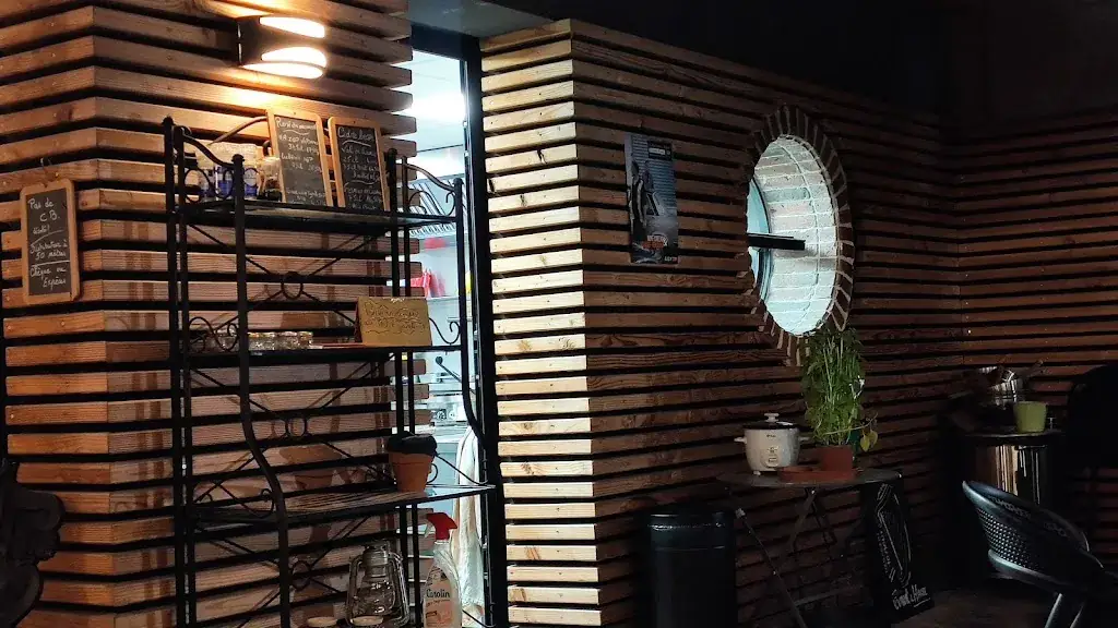 Au Petit Jardin restaurant in Tallard