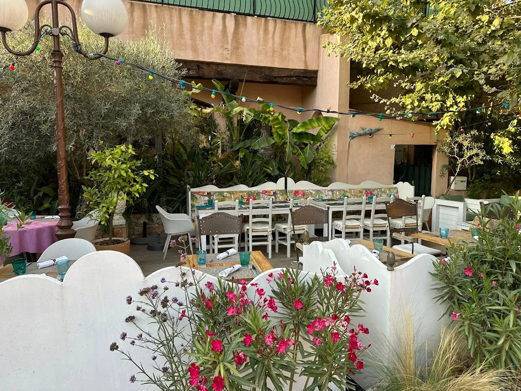 Annette Reiffenstein_COMME A LA MAISON_Théoule-sur-Mer_review