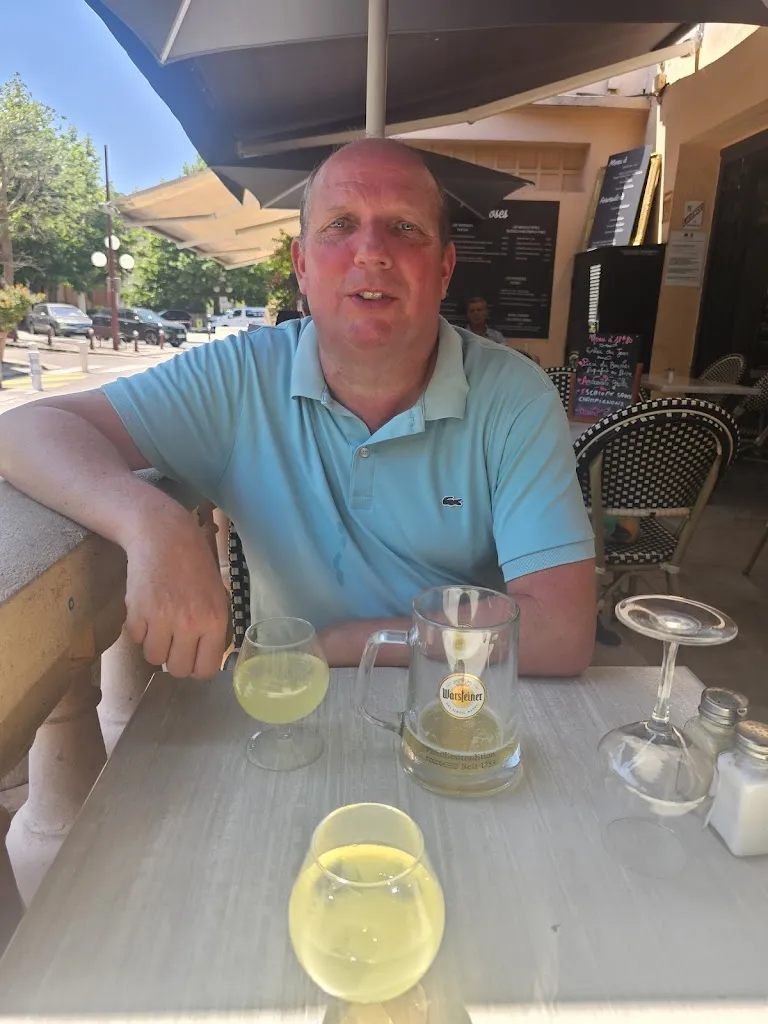 Saul Crook_Les Roches Roses_Théoule-sur-Mer_recensione