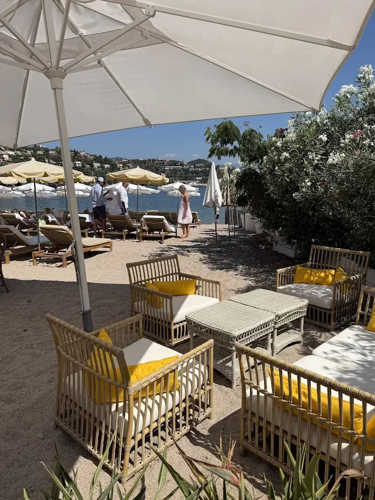 Maria Yu_La Plage Blanche_Théoule-sur-Mer_review