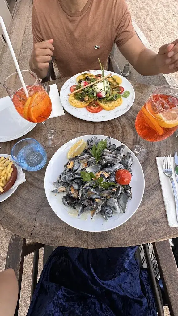 Andrew Moore_Les Frères de la baie_Théoule-sur-Mer_review