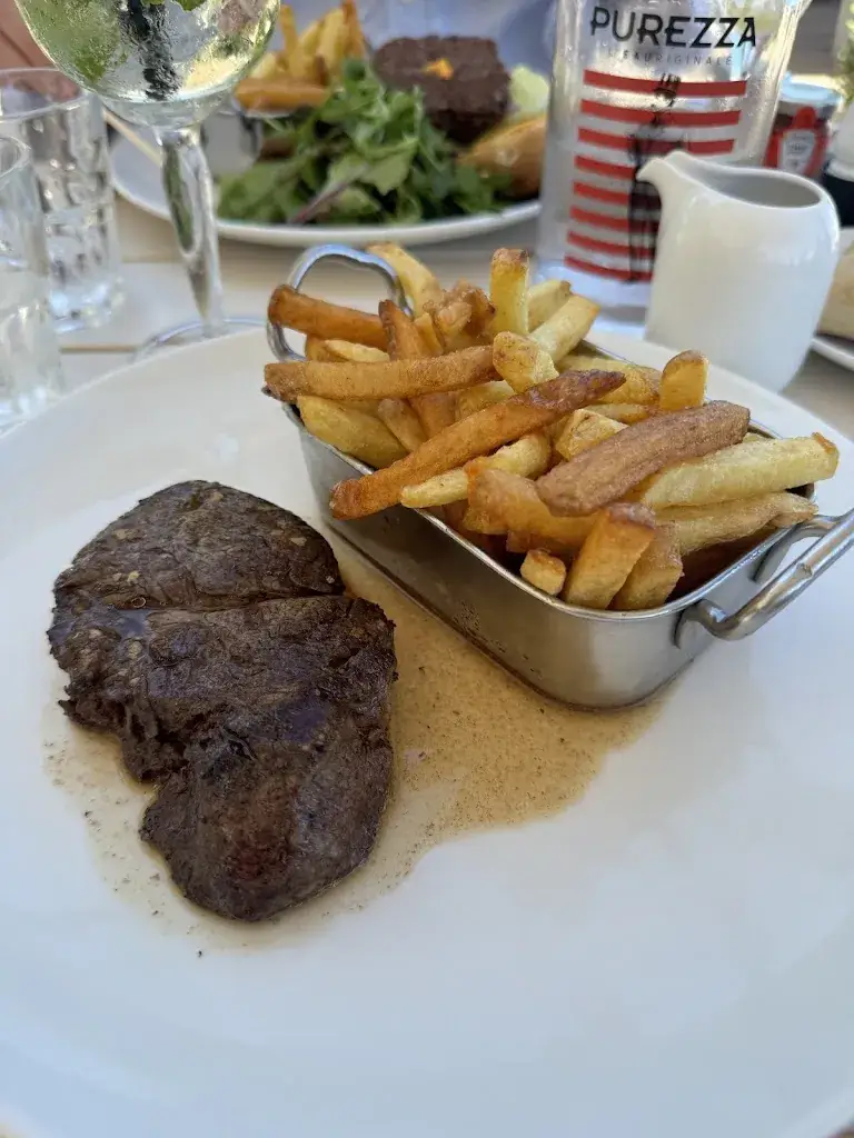Gemma Boldison_Restaurant Plage L'Aiguille_Théoule-sur-Mer_review