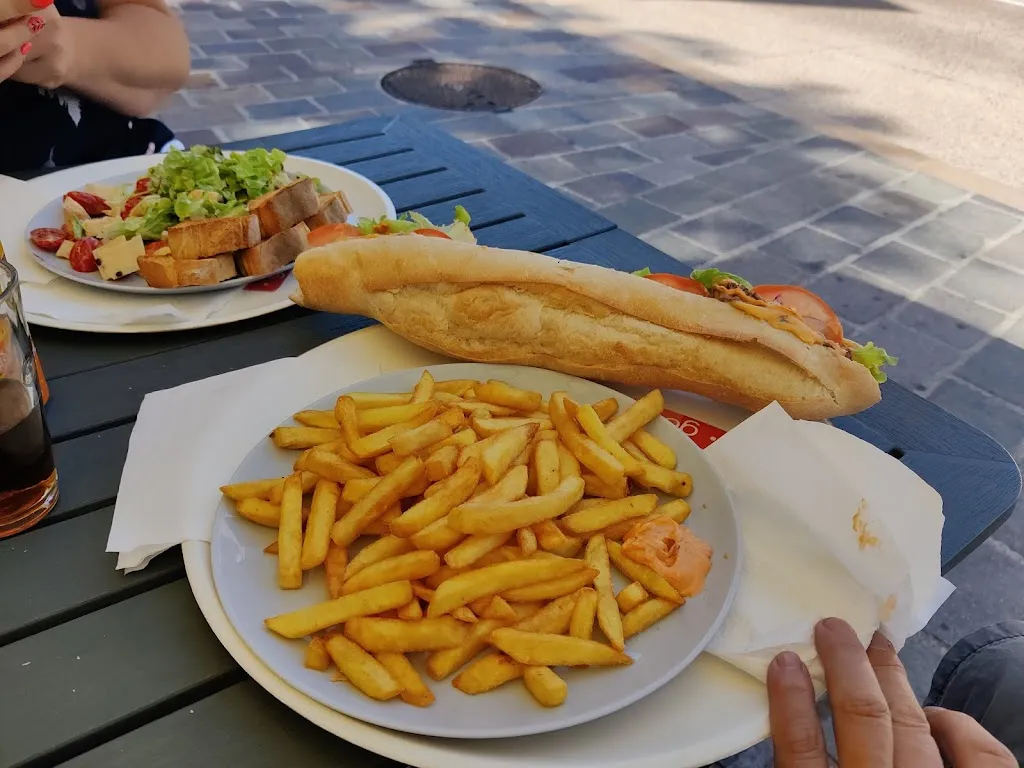 Le Neon Ecarlate ristorante a Théoule-sur-Mer