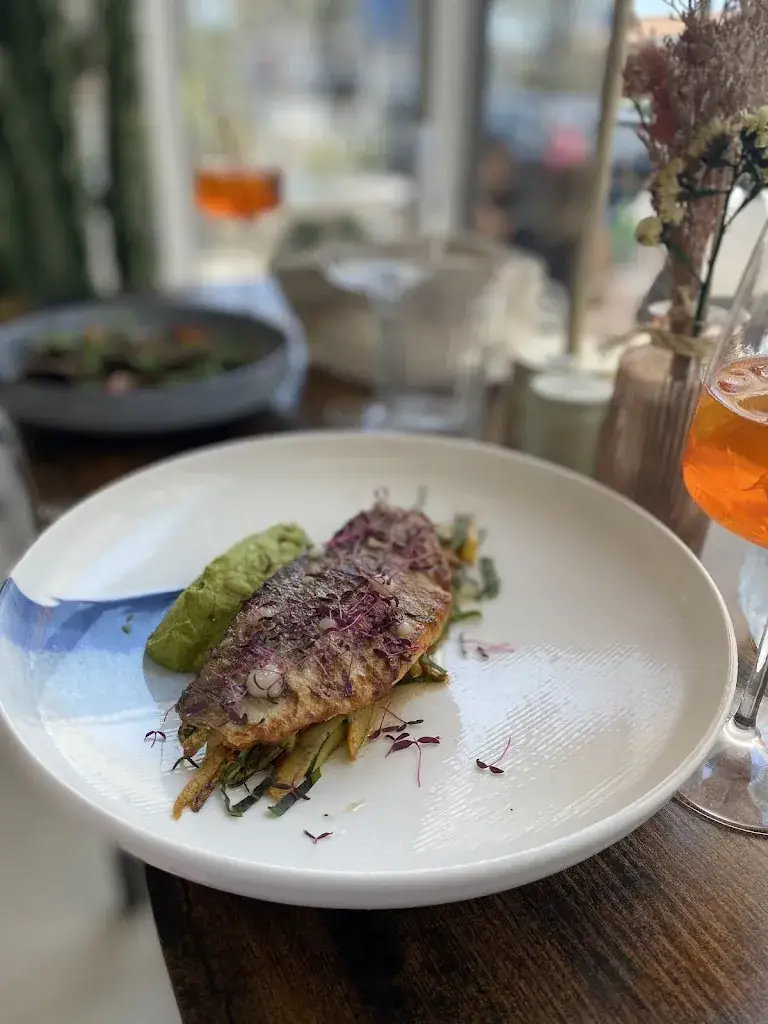 Olena Redko_La petite cabane_Six-Fours-les-Plages_review