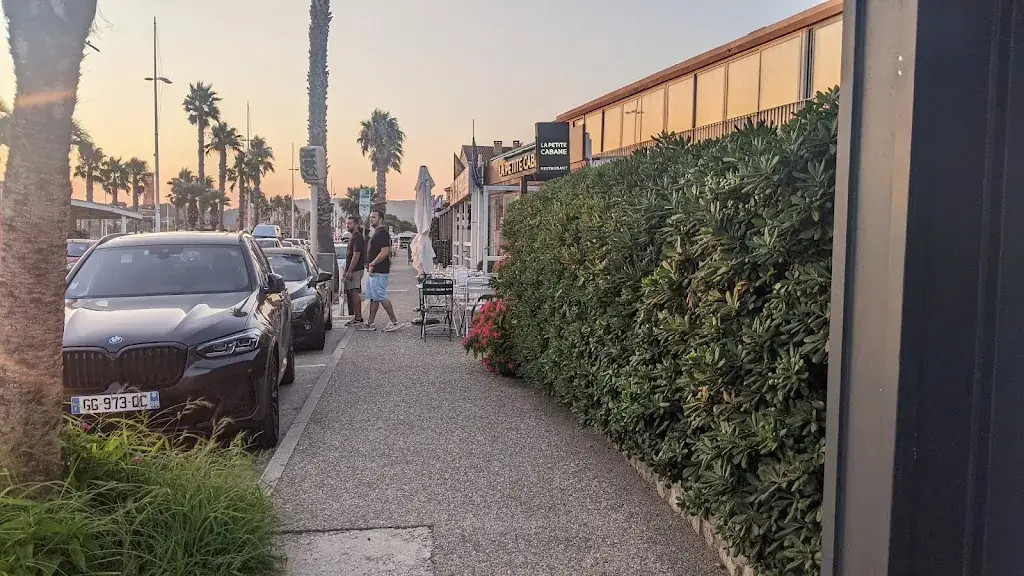 Laura Ramirez_La petite cabane_Six-Fours-les-Plages_review