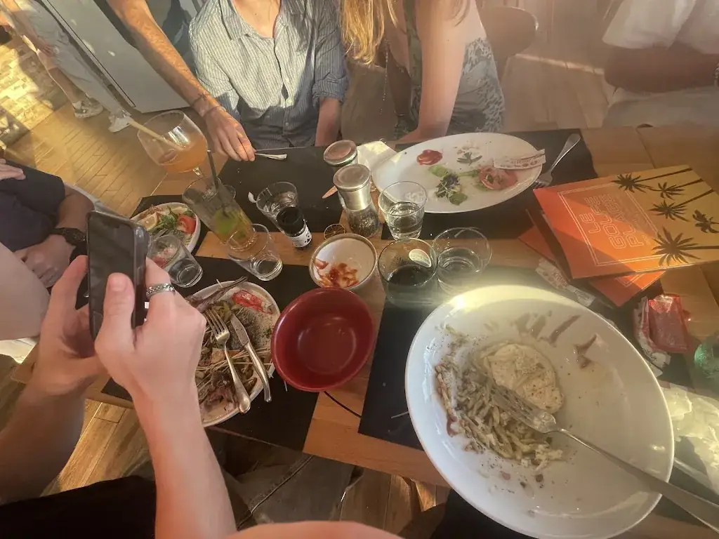 Joey Rowe_Le Golfe Plage_Six-Fours-les-Plages_review