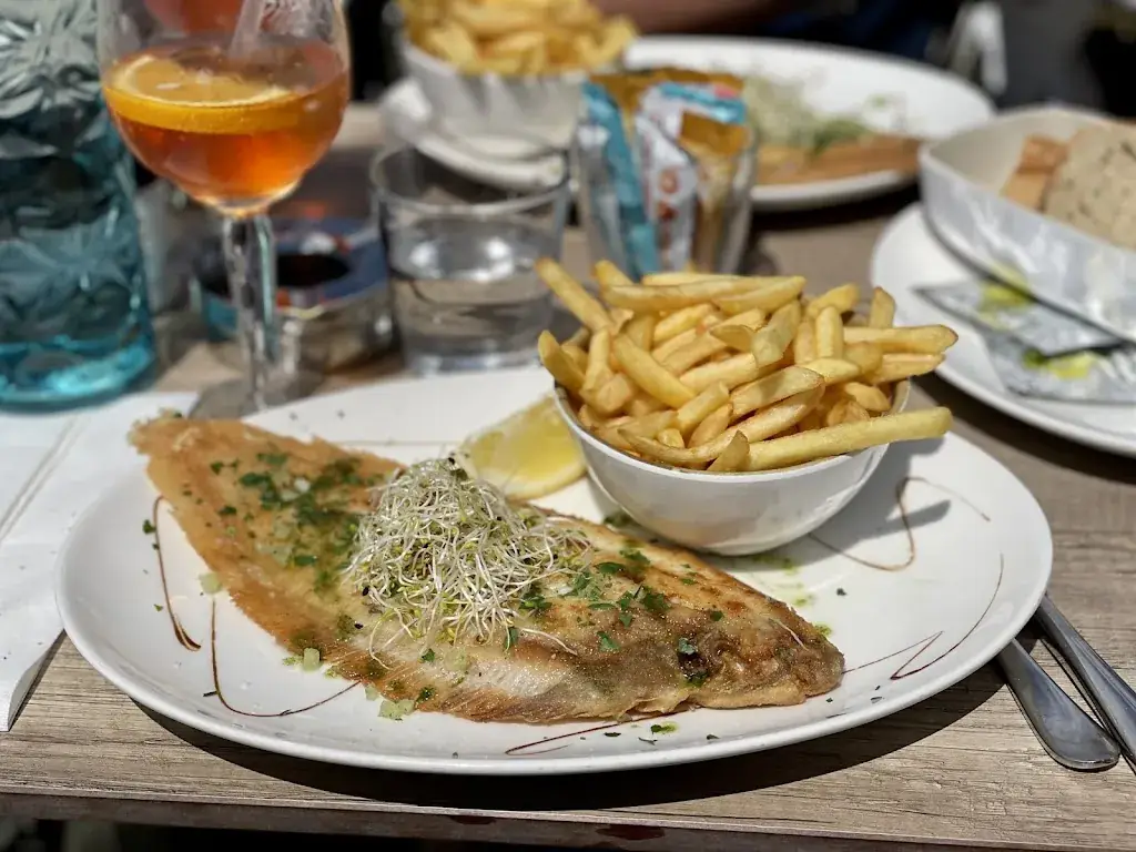 Kris Joosten_Le Golfe Plage_Six-Fours-les-Plages_review