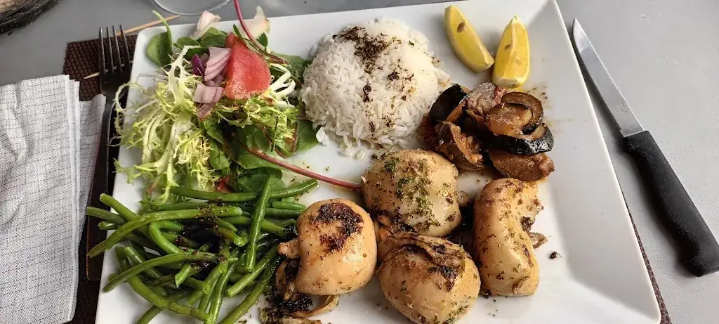 Blues Beach_Six-Fours-les-Plages_slider_image_3