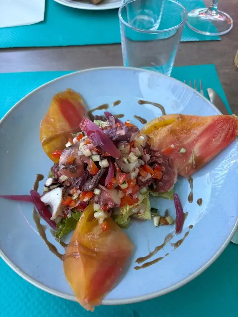 Véronique Hugol_CaN'elles_Six-Fours-les-Plages_review