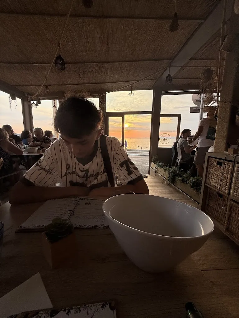 Laura Rondeau_Chez Riton_Six-Fours-les-Plages_review