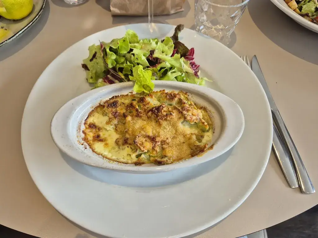 Marjorie Alliot_Le Bay_Six-Fours-les-Plages_review