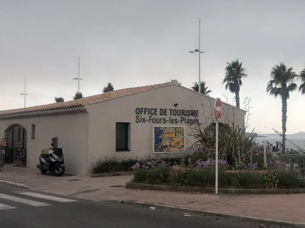 Restaurant le p’tit dauphin Restaurant in Six-Fours-les-Plages