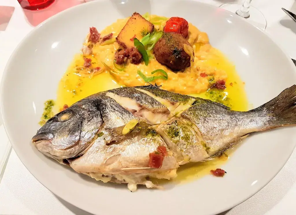 Restaurant le p’tit dauphin_Six-Fours-les-Plages_slider_image_2