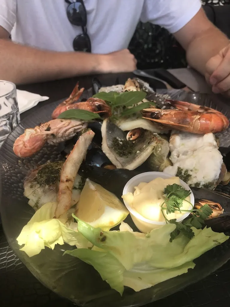 Isabella Margarita Zaccheddu Gaviria_La P’tite Bouff'_Six-Fours-les-Plages_review