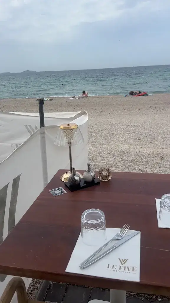 Le Five Restaurant & Plage Privée_Six-Fours-les-Plages_slider_image_2
