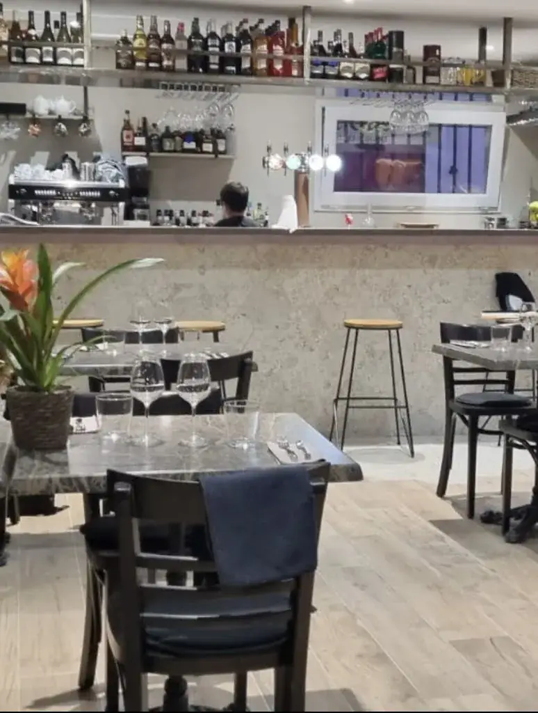 Restaurant L'Entrepôt restaurant in Six-Fours-les-Plages