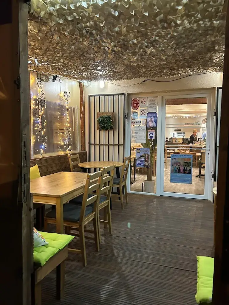 O TOUT VA BIEN restaurant in Six-Fours-les-Plages