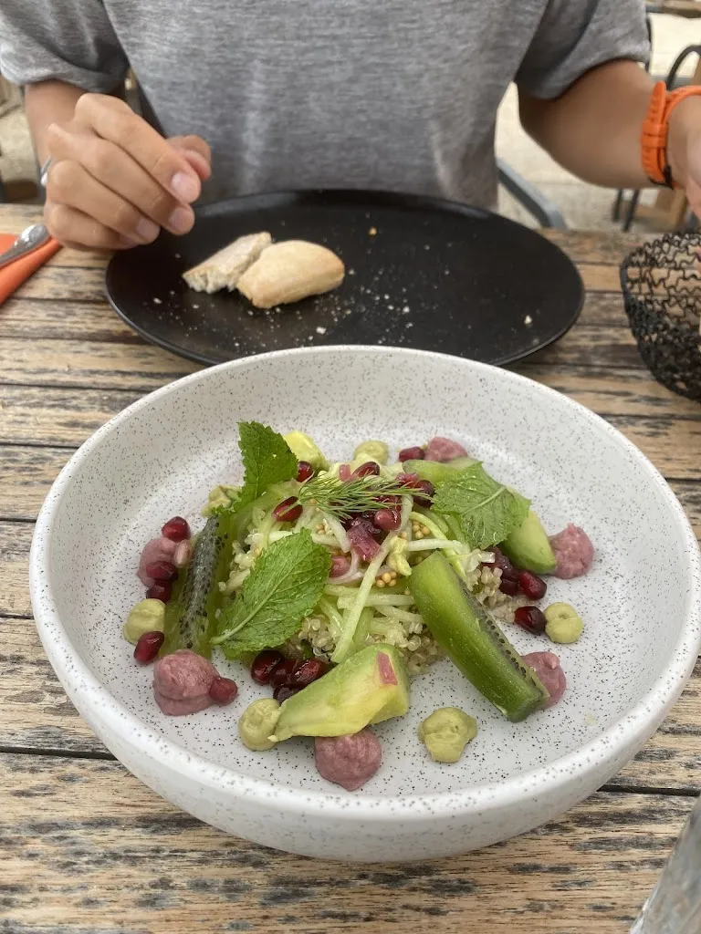 Natalie Wiegand_SÀRTI_Six-Fours-les-Plages_review