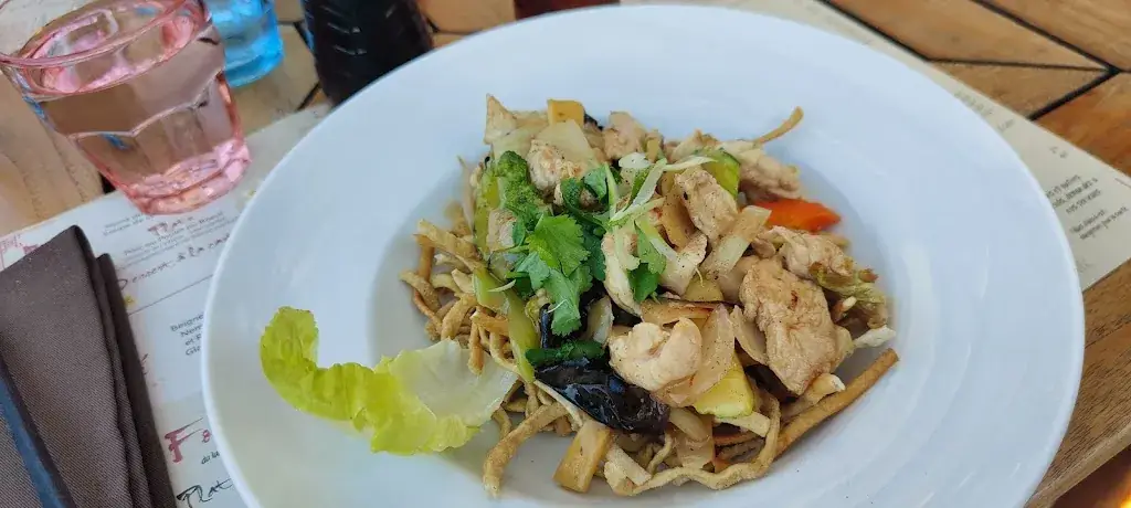 Maggie Cheung_Pouss Pouss_Six-Fours-les-Plages_review