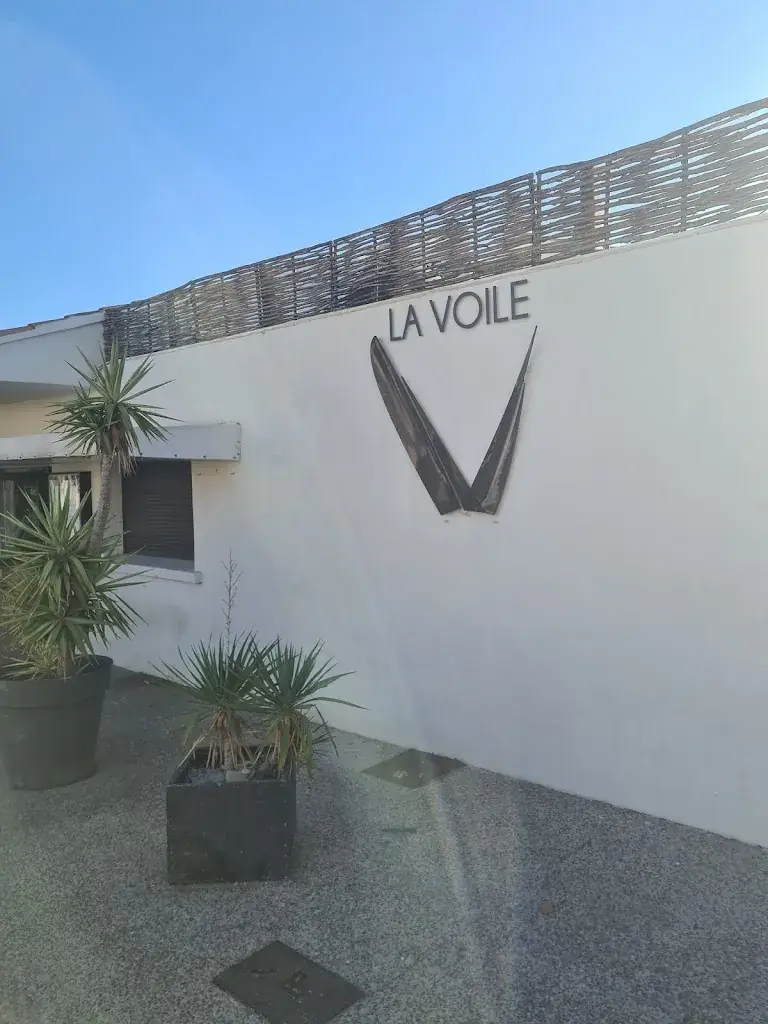 Mess B_La Voile_Six-Fours-les-Plages_review