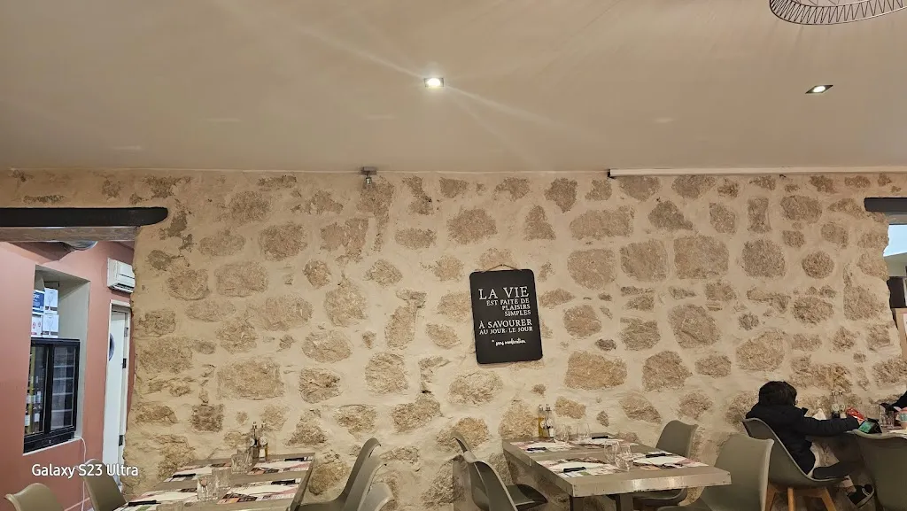 J V_Pizzeria du Château_Tourrette-Levens_review