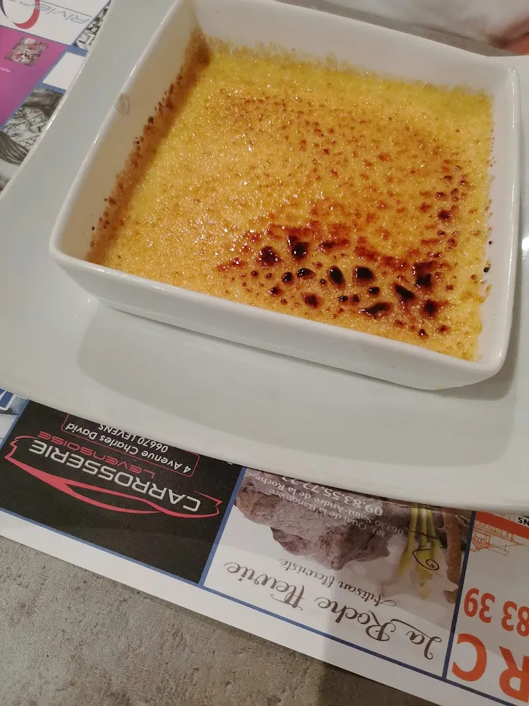 Stephanie Buser_Pizzeria du Château_Tourrette-Levens_review