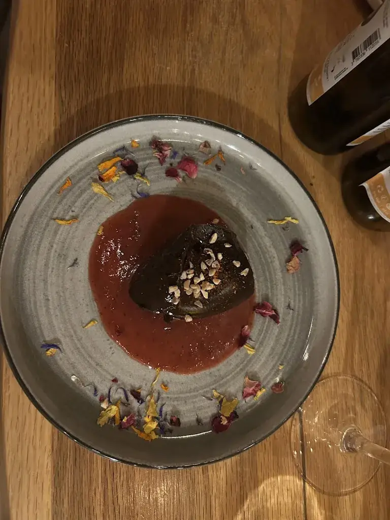 Sarah Hall_Le bouchon_Tourrettes-sur-Loup_review