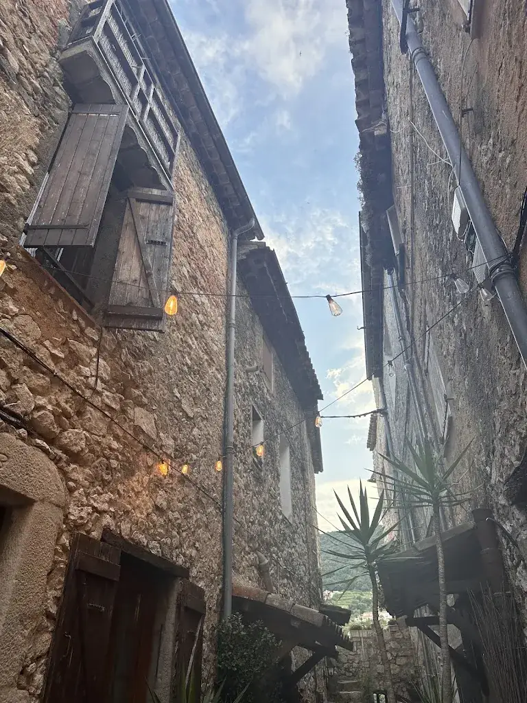 Cole Lawlor_Le bouchon_Tourrettes-sur-Loup_review