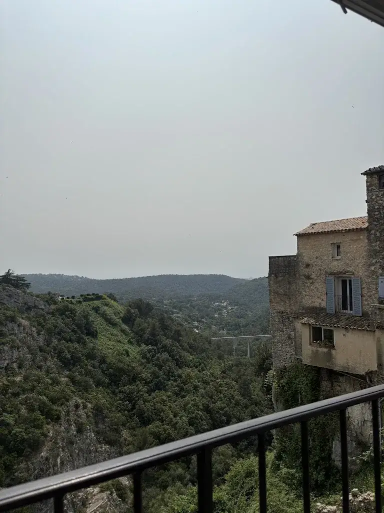 Caroline Lowry_La Cave de Tourrettes_Tourrettes-sur-Loup_review