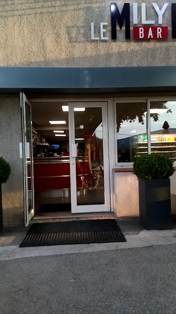 Bar Restaurant le Mily Metre_Trets_slider_image_2