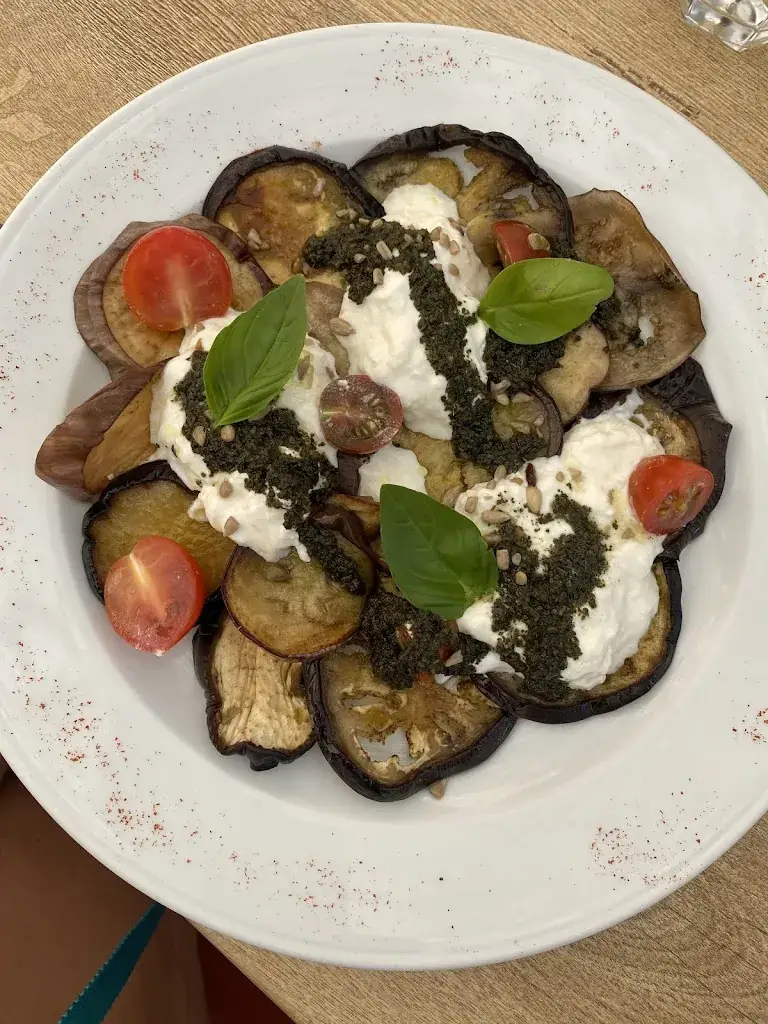 Lucrèce Richard_Les Acacias_Uchaux_review