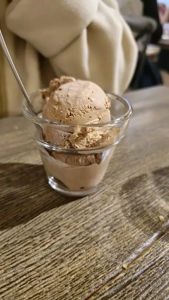 Kaz Bialobrzeski_7 Ici_Thiers_review