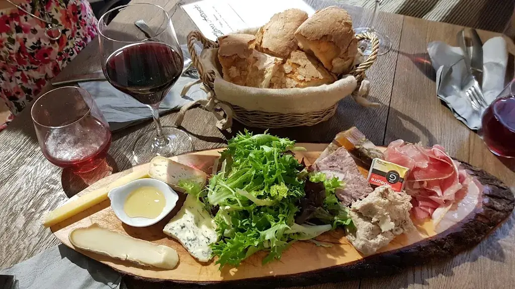 Tekin Mentes_7 Ici_Thiers_review