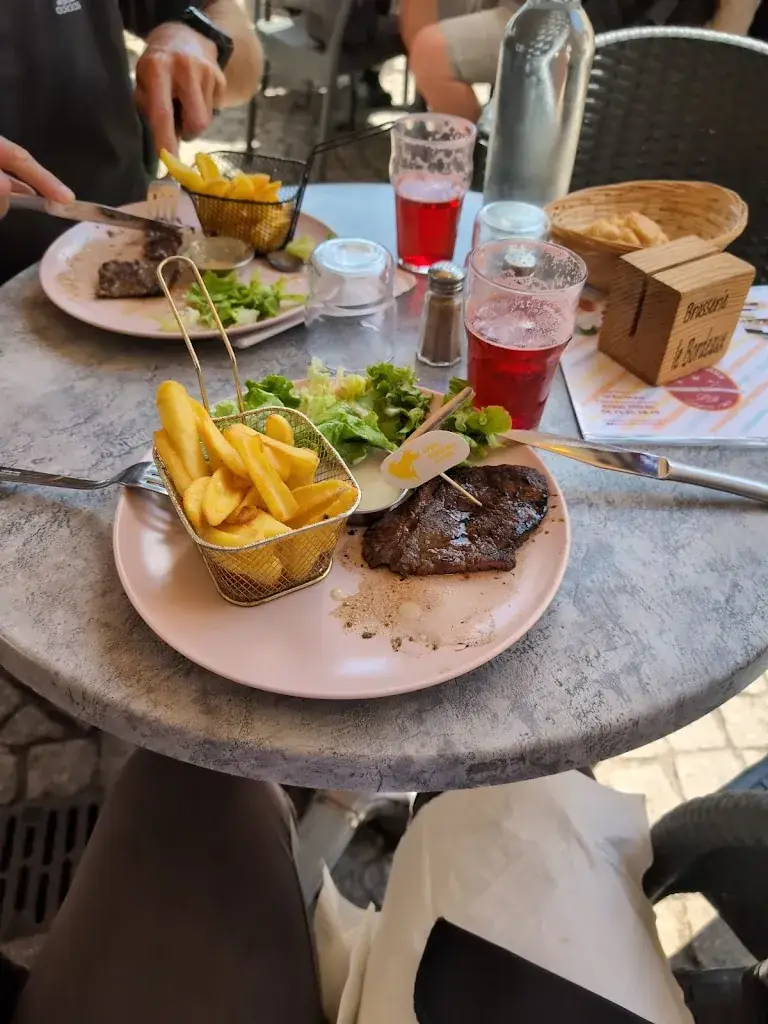 corinne rochetto_Le Bordeaux_Thiers_review