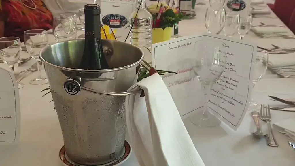 Logis Hôtel Le Parc de Geoffroy (anciennement Le Clos St Eloi) restaurant in Thiers