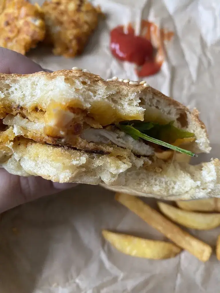 Lili Rosee_Tatie Burger_Thiers_review