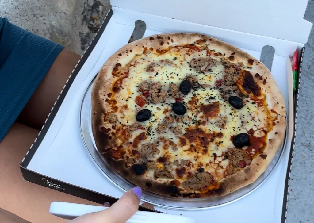 Stefano Legnani_Mia pizza_Valensole_review